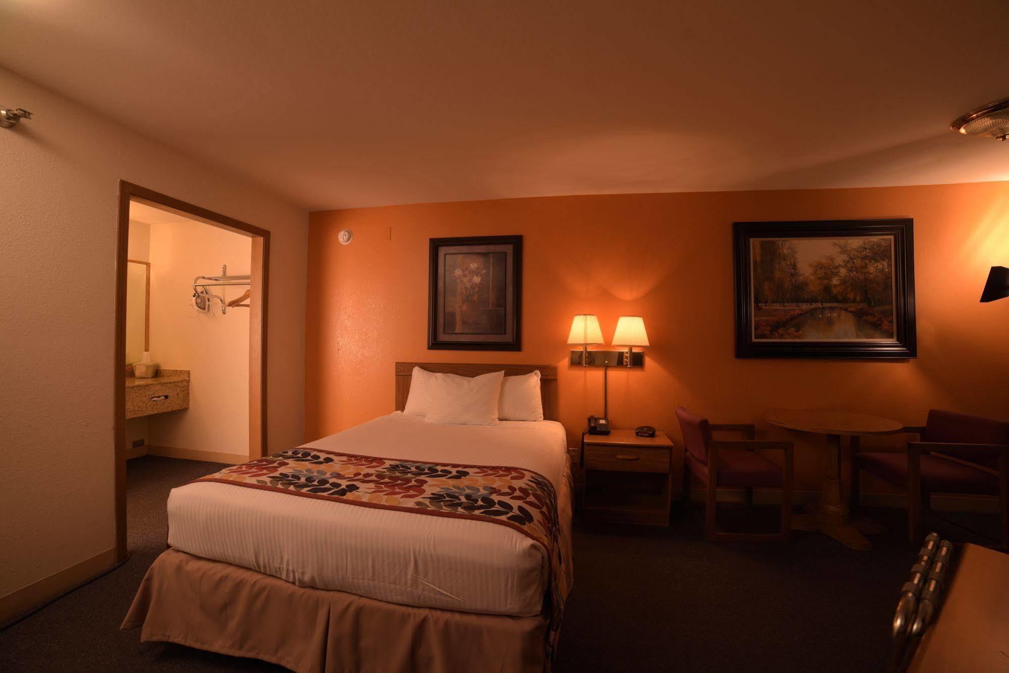 Dutton Inn ブランソン エクステリア 写真
